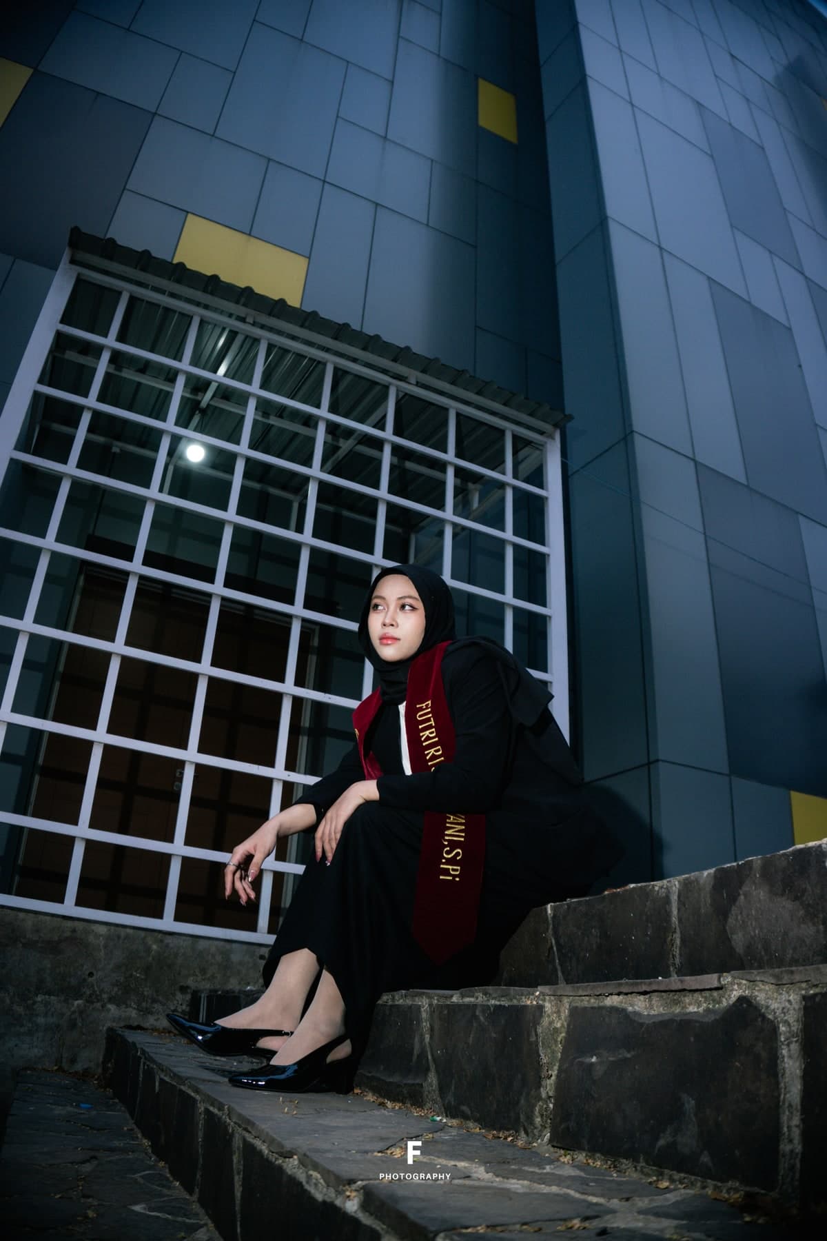 Futri Risqi Cahyani — Wisuda Arsitektural - Frame 6